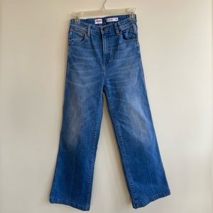 Wrangler women’s hi bells jeans. Size 38.